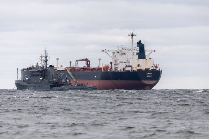 Shadow fleet tankers carrying Russian oil staffed with covert surveillance personnel qdtiqxxiqqxikzkmp