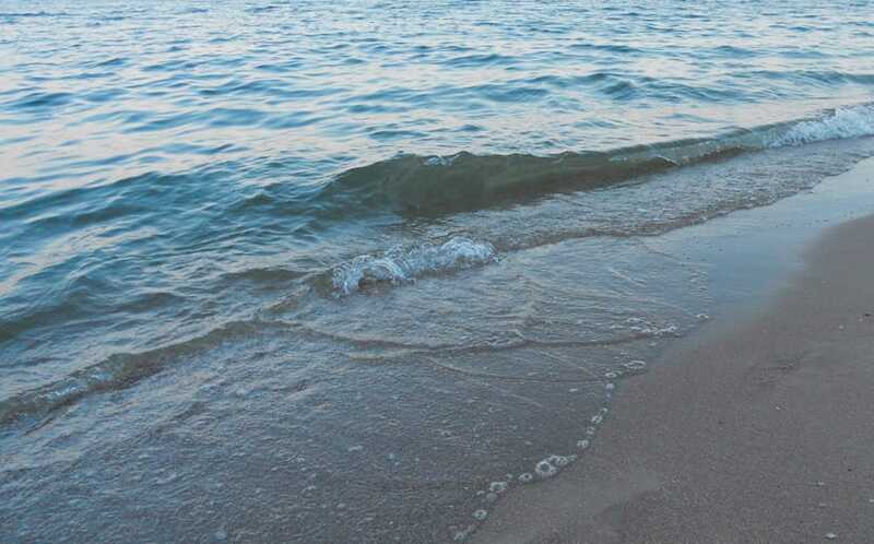 На побережье Азовского моря стартовал пляжный сезон