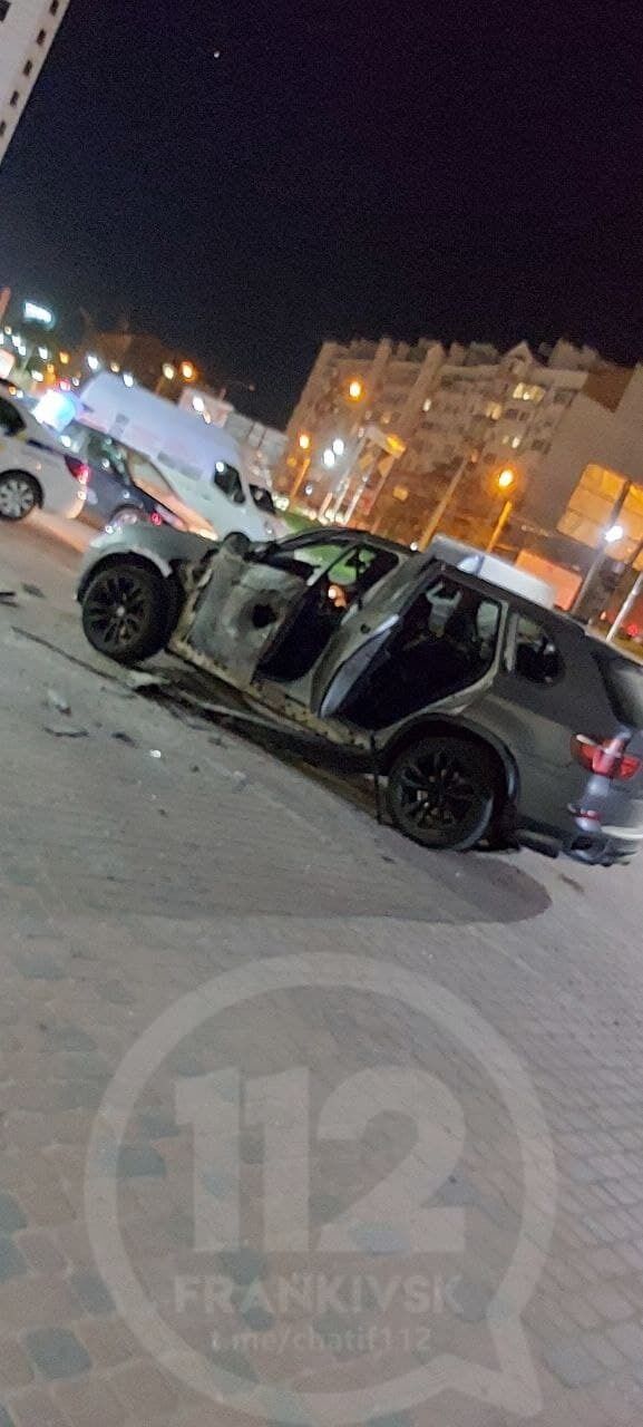 BMW X5 сильно пострадал.
